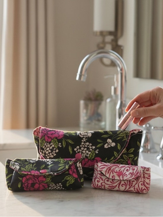 Unbranded Handbags - Floral Pink & Black Cosmetic Pouch Set